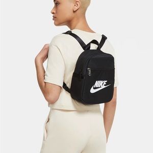 Nike Sportswear Futura 365
Women's Mini Backpack (6L)